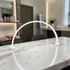 led-lampa-strasszos-asztalon